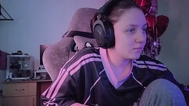 Snapshot of Holy_Kveta chatting on February 27, 2:56 am Holy Kveta online show from February 27, 2:56 am