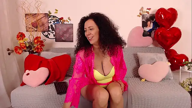 Snapshot of BettiAdamson chatting on February 16, 6:56 am BettiAdamson online show from February 16, 6:56 am