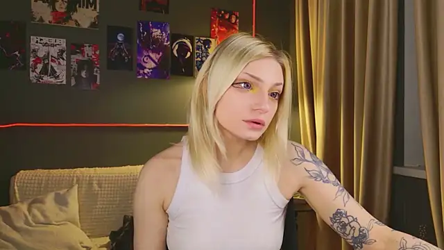 Snapshot of AvaSun chatting on February 9, 10:52 pm AvaSun online show from February 9, 10:52 pm