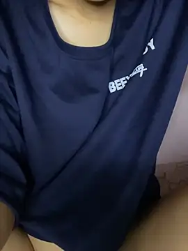 siting00 online show from April 11, 7:45 am