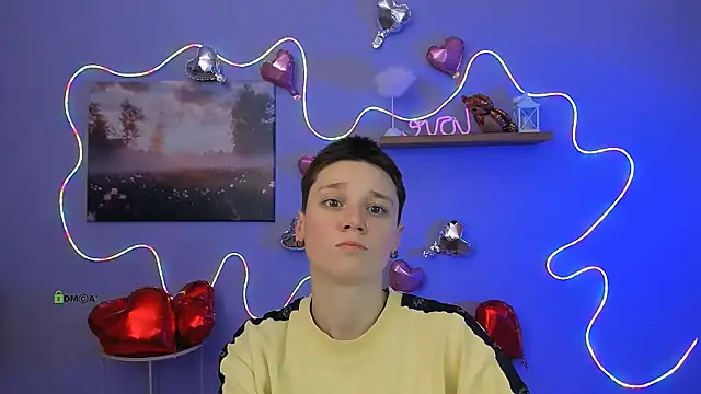 Snapshot of emi_fade chatting on February 17, 9:06 am emi fade online show from February 17, 9:06 am