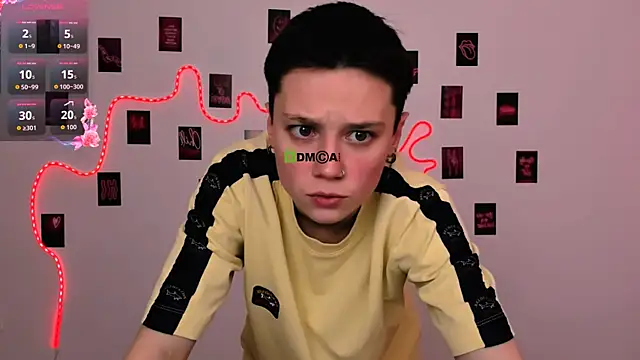 Snapshot of emi_fade chatting on February 26, 9:53 am emi fade online show from February 26, 9:53 am