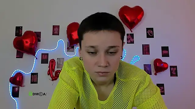 Snapshot of emi_fade chatting on February 18, 10:12 am emi fade online show from February 18, 10:12 am