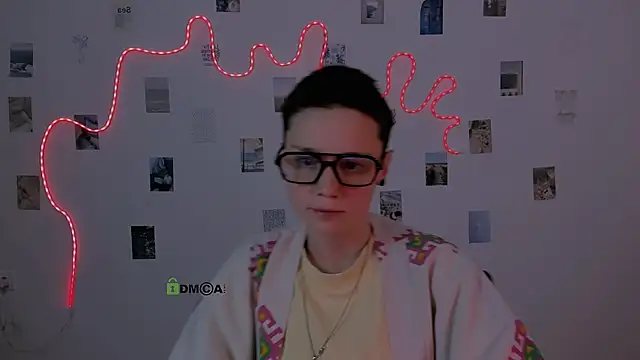 Snapshot of emi_fade chatting on February 5, 1:51 pm emi fade online show from February 5, 1:51 pm