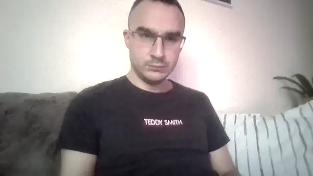 ptithomme69 online show from February 7, 7:05 am