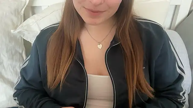 Lucyschickt online show from April 4, 3:18 pm