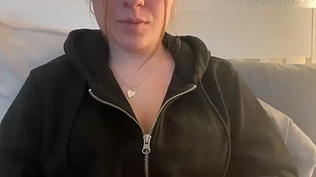 Lucyschickt online show from February 16, 3:54 pm