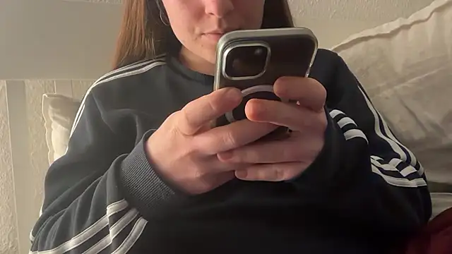 Lucyschickt online show from February 26, 5:46 pm