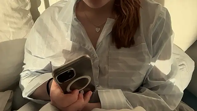 Lucyschickt online show from April 1, 6:04 am