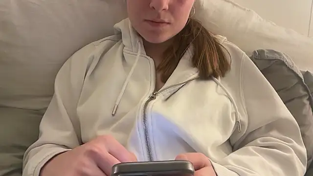 Lucyschickt online show from February 11, 8:09 pm