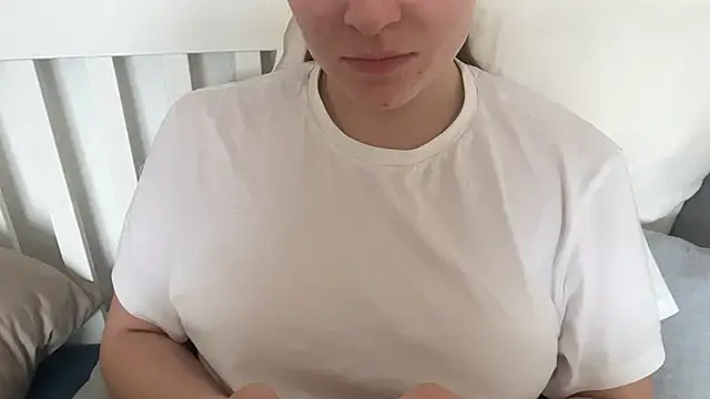 Lucyschickt online show from April 12, 7:22 am