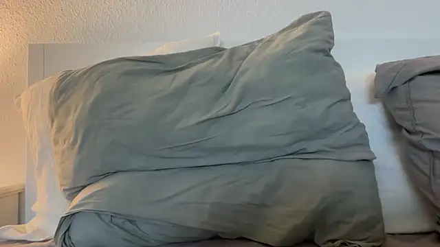 Lucyschickt online show from February 22, 2:30 pm