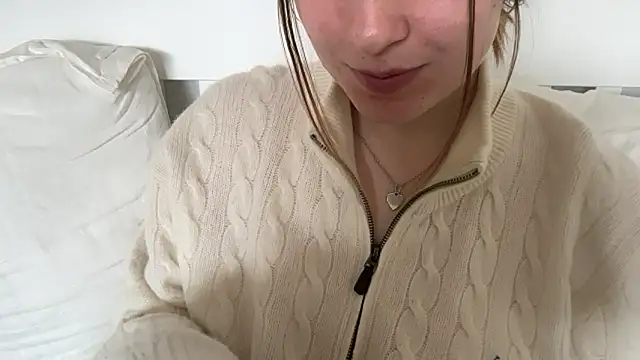 Snapshot of Lucyschickt chatting on April 25, 9:45 am Lucyschickt online show from April 25, 9:45 am