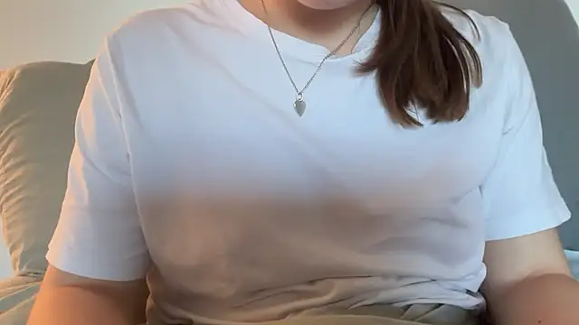 Lucyschickt online show from February 27, 4:07 pm