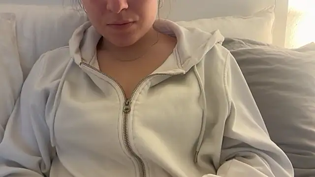 Lucyschickt online show from February 12, 4:18 pm