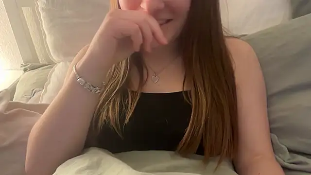 Lucyschickt online show from February 20, 4:53 pm