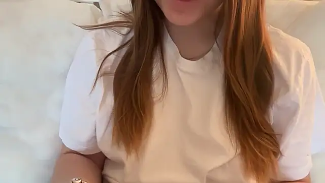 Snapshot of Lucyschickt chatting on May 5, 6:05 am Lucyschickt online show from May 5, 6:05 am