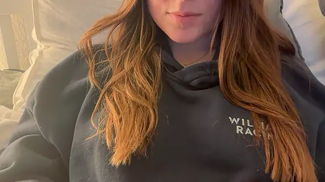 Lucyschickt online show from February 17, 4:59 pm