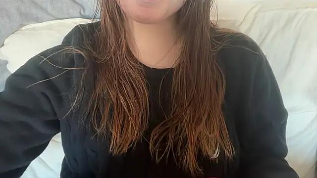 Snapshot of Lucyschickt chatting on April 22, 5:31 pm Lucyschickt online show from April 22, 5:31 pm