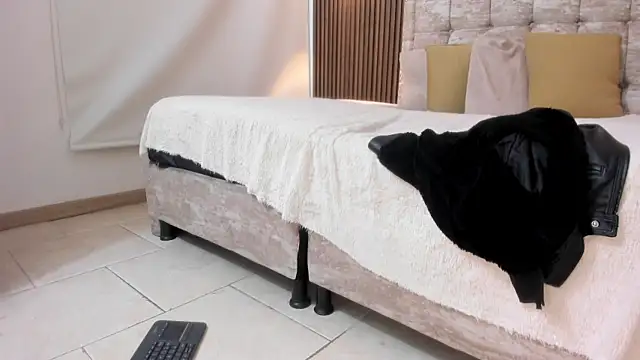 Snapshot of Lia_Nova chatting on February 22, 1:19 am Lia Nova online show from February 22, 1:19 am