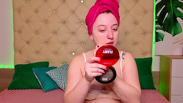 Snapshot of AwaMax chatting on February 25, 6:13 am AwaMax online show from February 25, 6:13 am