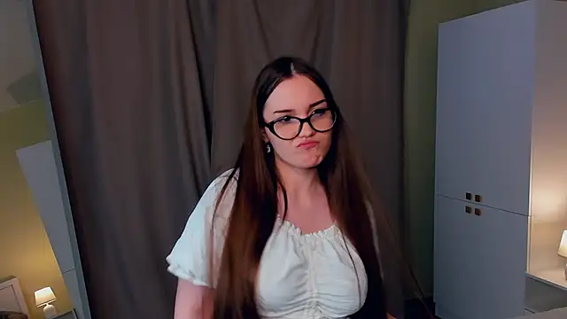 CrissyKales online show from February 5, 5:09 pm