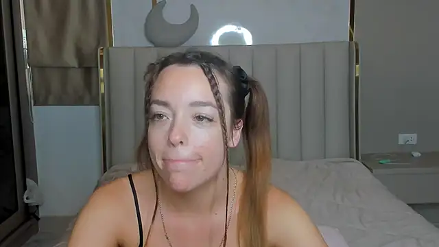 Snapshot of stellaa_quenn chatting on February 10, 12:09 am stellaa quenn online show from February 10, 12:09 am