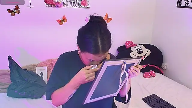 Kristin    online show from February 28, 2:55 am