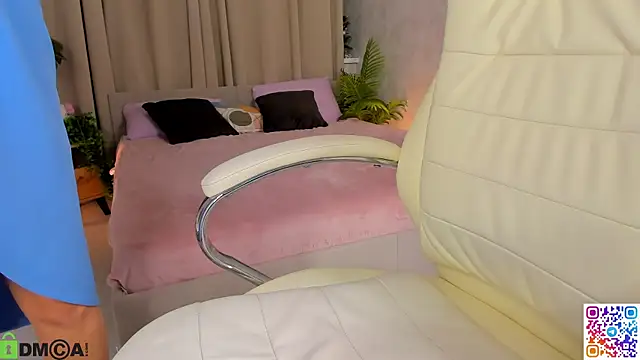 Snapshot of Monika_Martinezz chatting on July 8, 4:13 am Monika Martinezz online show from July 8, 4:13 am