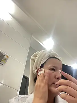 Snapshot of Youyou_12 chatting on February 8, 8:12 am Youyou 12 online show from February 8, 8:12 am