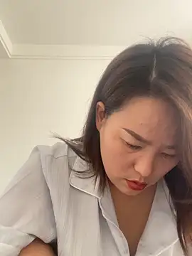 Snapshot of Youyou_12 chatting on February 23, 3:52 am Youyou 12 online show from February 23, 3:52 am