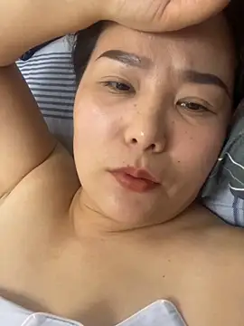 Snapshot of Youyou_12 chatting on February 7, 3:09 pm Youyou 12 online show from February 7, 3:09 pm