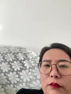 Snapshot of Youyou_12 chatting on February 7, 3:03 am Youyou 12 online show from February 7, 3:03 am