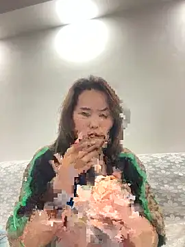 Snapshot of Youyou_12 chatting on February 4, 1:28 pm Youyou 12 online show from February 4, 1:28 pm