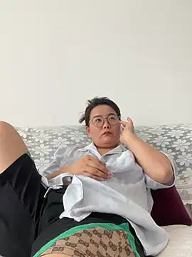 Snapshot of Youyou_12 chatting on February 11, 7:41 am Youyou 12 online show from February 11, 7:41 am