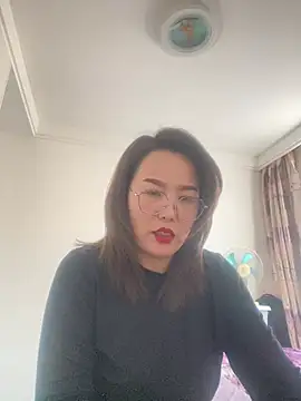 Snapshot of Youyou_12 chatting on February 3, 3:48 am Youyou 12 online show from February 3, 3:48 am