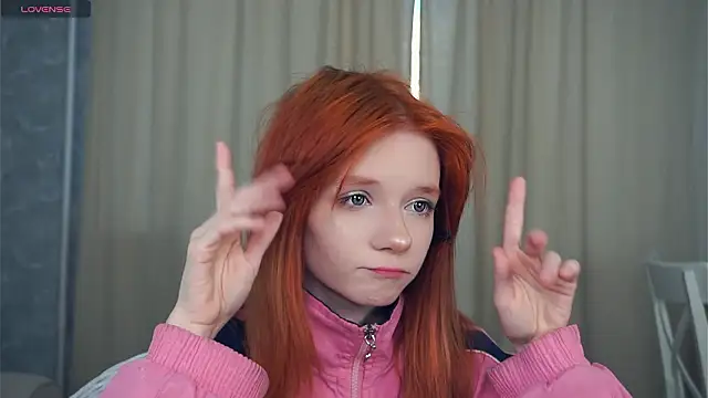 Snapshot of TarynPalek chatting on February 6, 6:31 am TarynPalek online show from February 6, 6:31 am