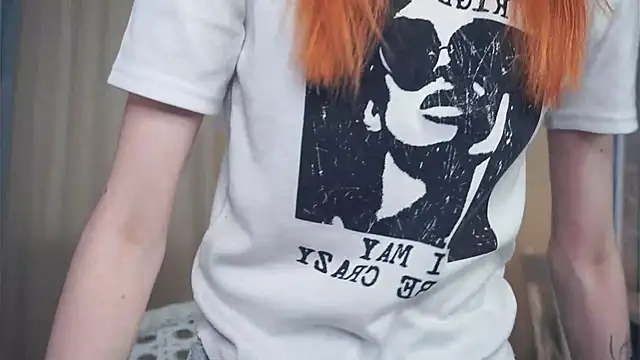 Snapshot of TarynPalek chatting on February 17, 6:33 am TarynPalek online show from February 17, 6:33 am