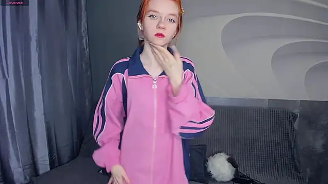 TarynPalek online show from May 10, 7:45 am