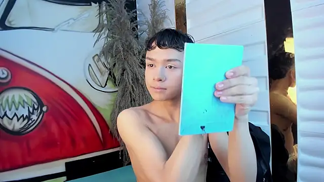 Snapshot of Camilo_X_x chatting on February 14, 12:27 pm Camilo X x online show from February 14, 12:27 pm