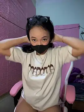 Snapshot of Leeeiuu chatting on February 22, 3:02 pm Leeeiuu online show from February 22, 3:02 pm