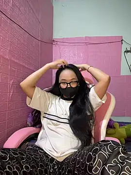 Snapshot of Leeeiuu chatting on February 25, 2:39 pm Leeeiuu online show from February 25, 2:39 pm