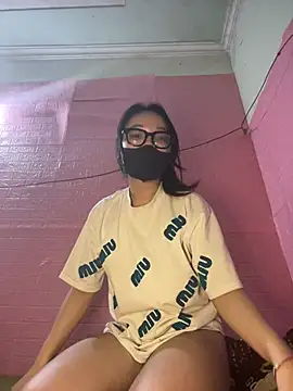 Snapshot of Leeeiuu chatting on March 1, 3:12 pm Leeeiuu online show from March 1, 3:12 pm