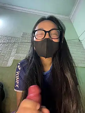 Snapshot of Leeeiuu chatting on February 2, 12:59 pm Leeeiuu online show from February 2, 12:59 pm