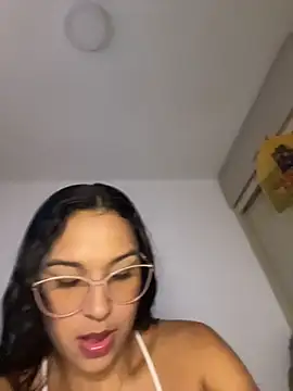 paulagomezz online show from March 19, 7:25 pm
