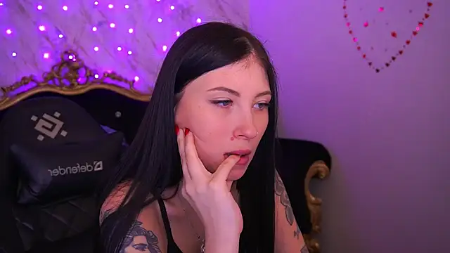 Snapshot of LunaaMay chatting on March 1, 8:25 am LunaaMay online show from March 1, 8:25 am