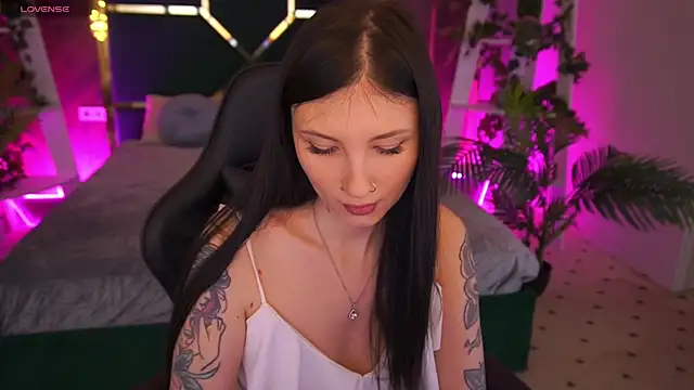 Snapshot of LunaaMay chatting on March 3, 2:13 pm LunaaMay online show from March 3, 2:13 pm