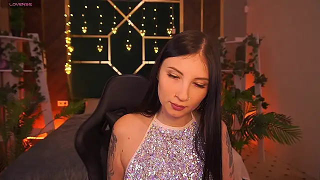 Snapshot of LunaaMay chatting on February 25, 3:34 pm LunaaMay online show from February 25, 3:34 pm