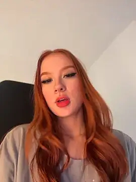 Snapshot of Sophie_K chatting on June 4, 2:33 pm Sophie K online show from June 4, 2:33 pm
