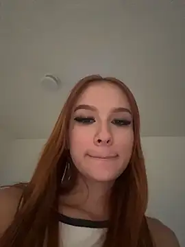 Snapshot of Sophie_K chatting on March 16, 9:39 pm Sophie K online show from March 16, 9:39 pm